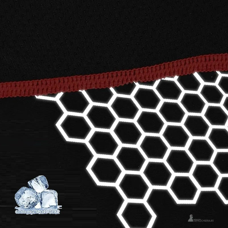 Cagoule moto anti transpiration avec gros plan sur maille hexagonale réfléchissante et couture rouge