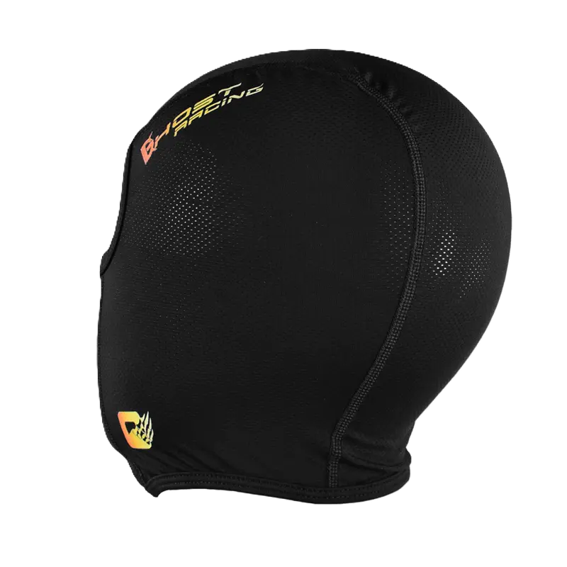 Vue latĂ©rale gauche dâune Cagoule Moto en Soie noire avec tissu stretch et perforations respirantes. Logo jaune brodĂ© sur le cĂŽtĂ©, adaptĂ©e aux motards et cyclistes.