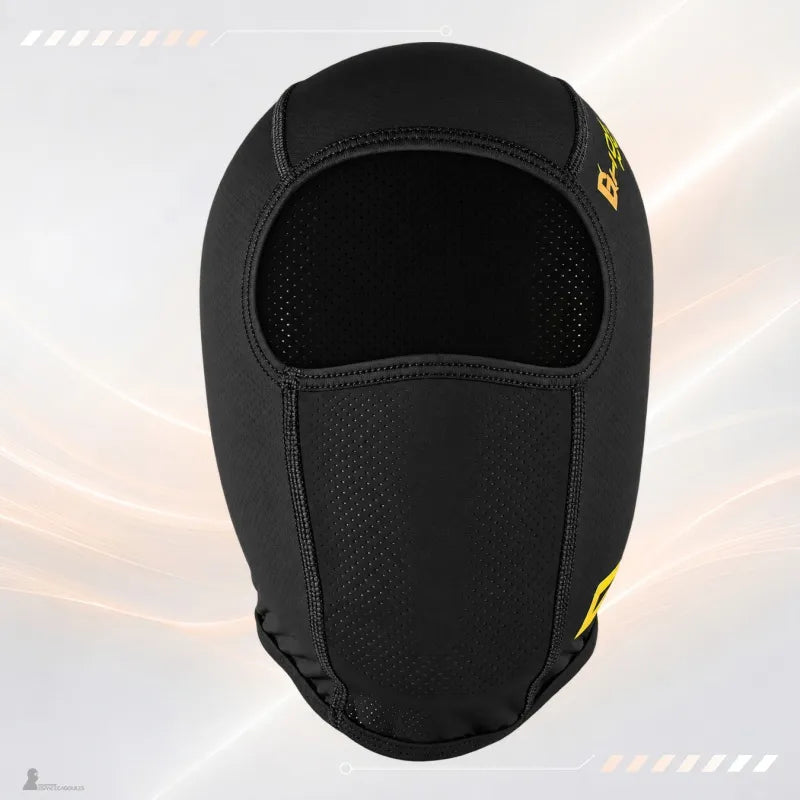 Vue de face de la cagoule moto en soie Summer, ouverture du visage dégagée et panneau facial en tissu micro-perforé respirant - Espace Cagoules