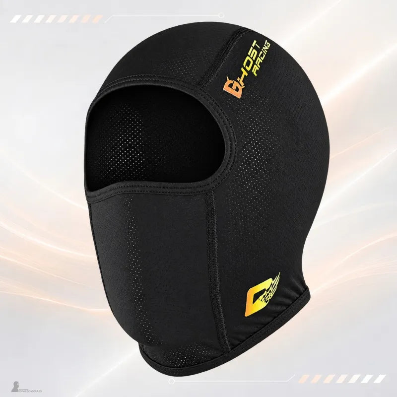 Vue de trois quarts de la cagoule moto en soie Summer noire, ouverture faciale large et coupe courte qui s'arrête au cou - Espace Cagoules