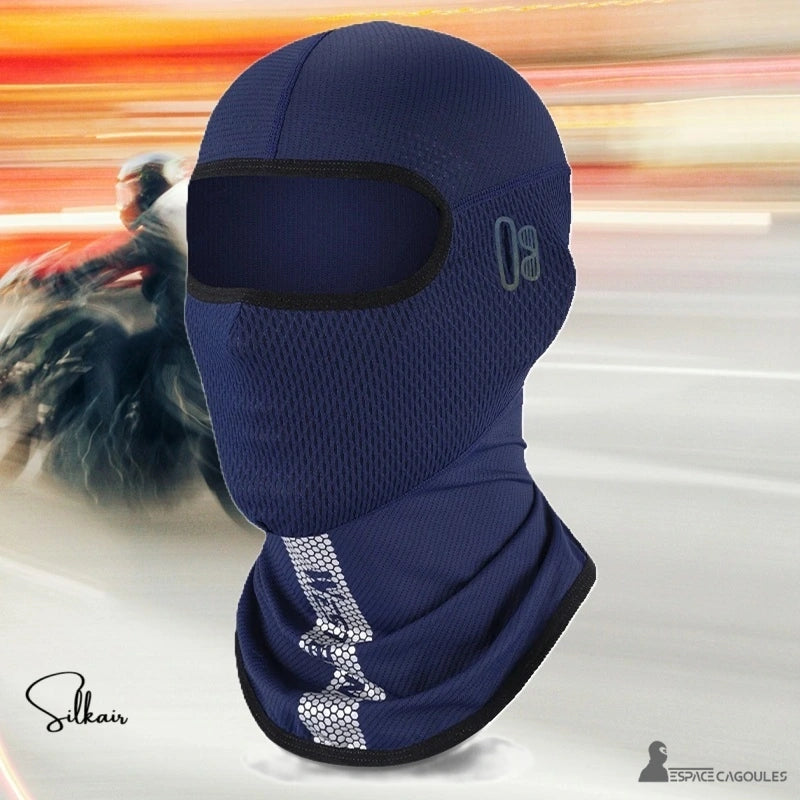 Silkair sommar motorcykel balaclava mörkblÄ bÀrs pÄ en vÀg bakgrund med hastighetseffekt, perfekt för skydd och komfort för cyklisten