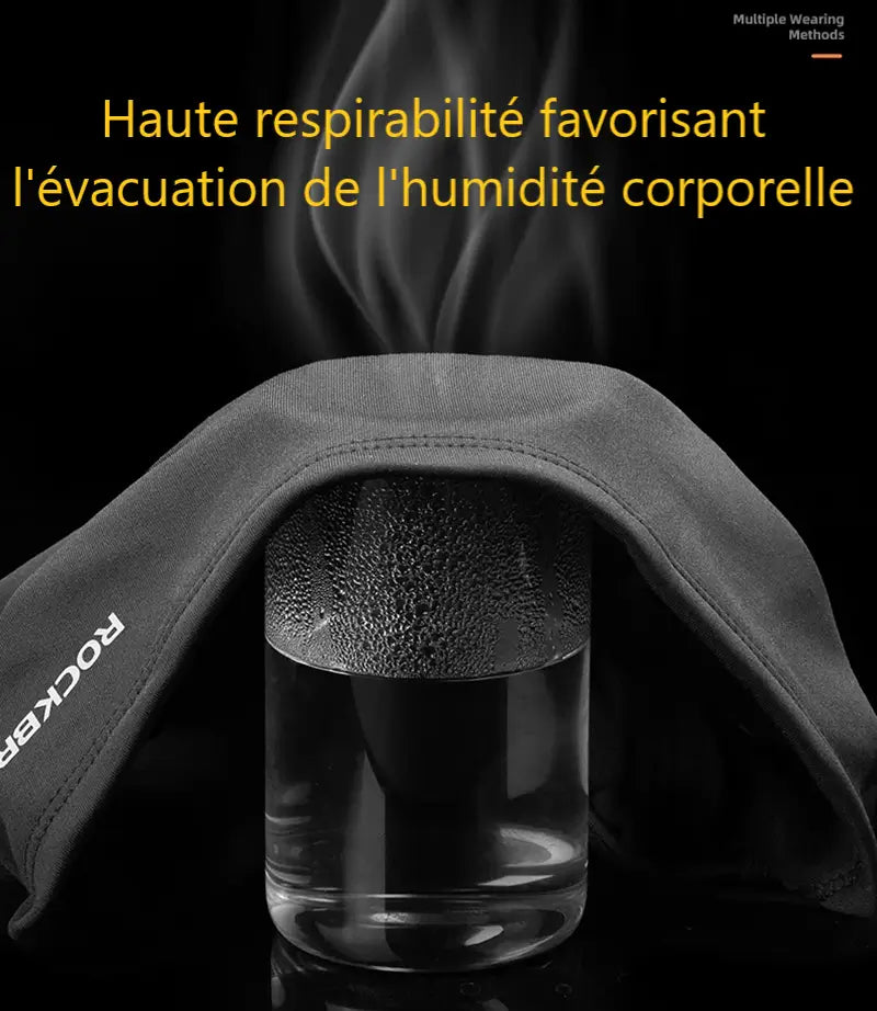 Motorrad-Sturmhaube für Damen mit innovativem, atmungsaktivem Gewebe, das den Feuchtigkeitstransport fördert und so für optimalen Komfort auf langen Fahrten sorgt.