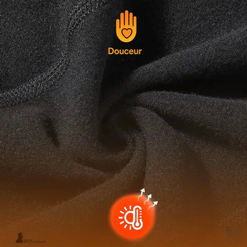 Cagoule moto hiver à plastron en textile technique avec doublure polaire douce, forme souple, vue macro mettant en évidence la texture intérieure - Espace Cagoules