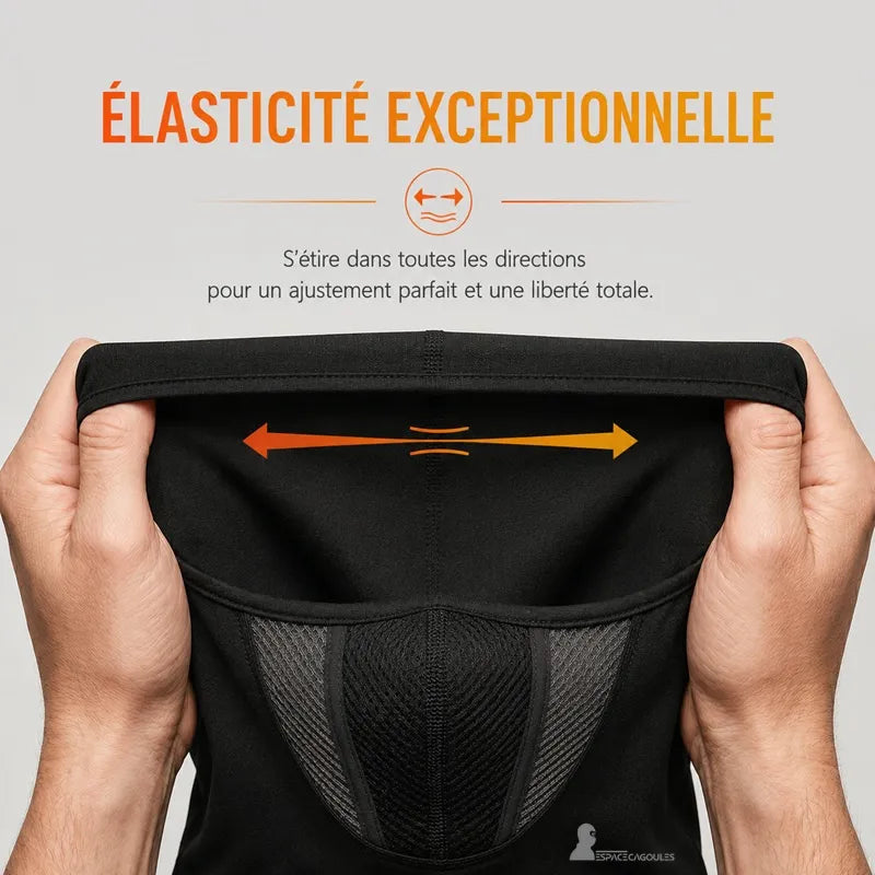 Cagoule moto lycra etiree entre deux mains pour montrer son elasticite multidirectionnelle - Espace Cagoules