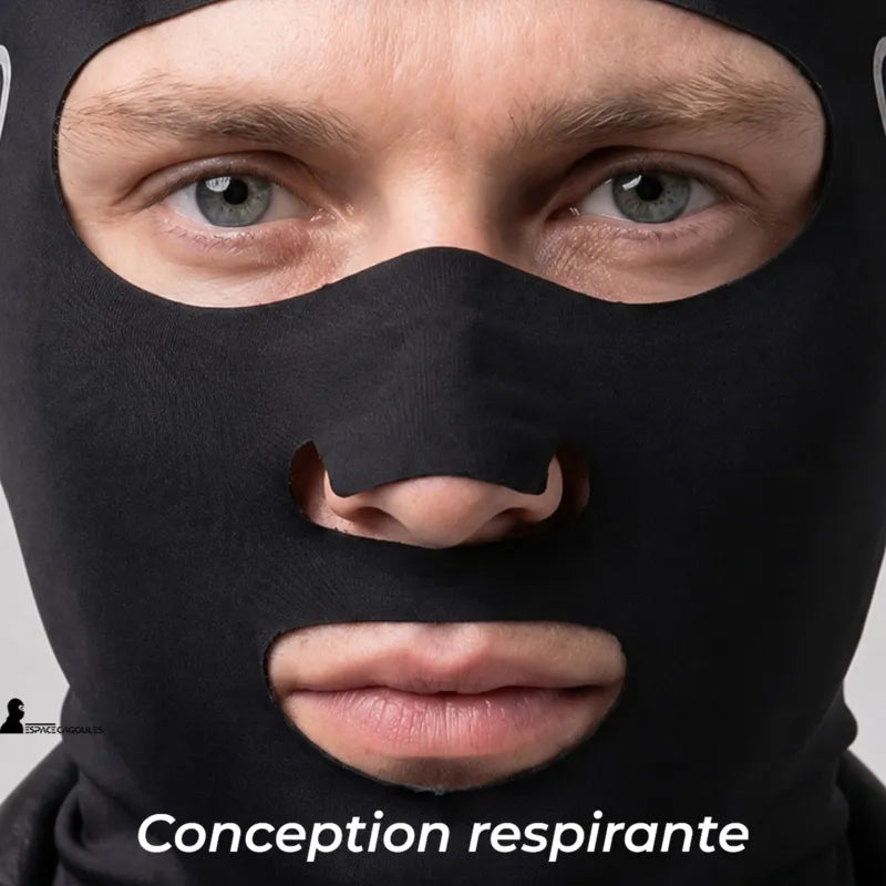 Vue rapprochée d’une cagoule respirante noire avec ouvertures nez et bouche - Espace Cagoules
