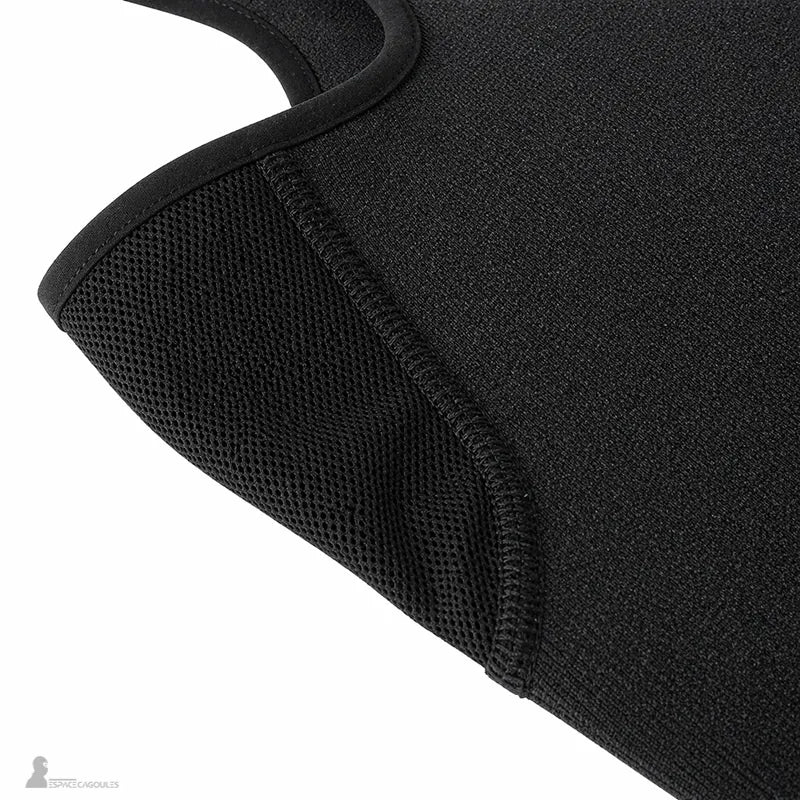 Détail de la maille en mesh respirant située au niveau du nez et de la bouche sur un équipement hivernal - Espace Cagoules