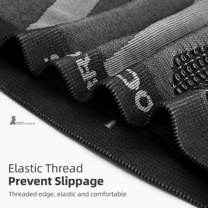 Cagoule ou tour de cou moto avec bord Ă©lastique anti-glissement, tissu souple et confortable, vue rapprochĂ©e sur la finition infĂ©rieure â Espace Cagoules