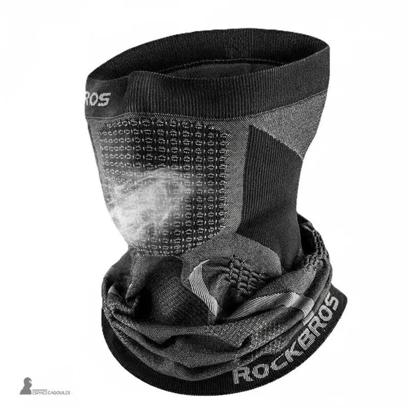 Cagoule ou tour de cou moto avec zone frontale respirante facilitant la circulation de lâair, textile technique extensible, vue produit avec effet de respiration â Espace Cagoules