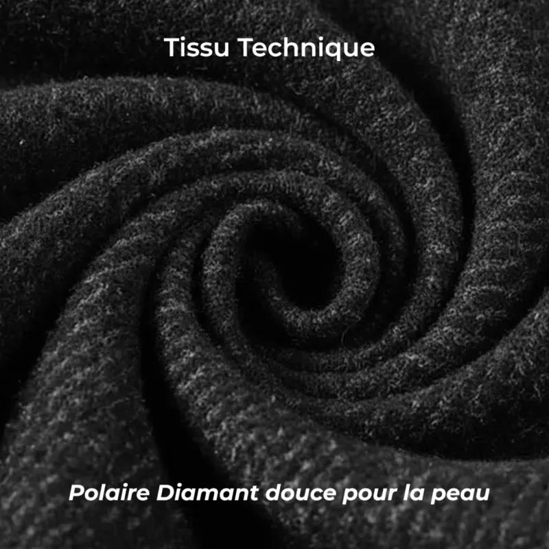 Cagoule plastron zoom sur le tissu technique en polaire diamant doux