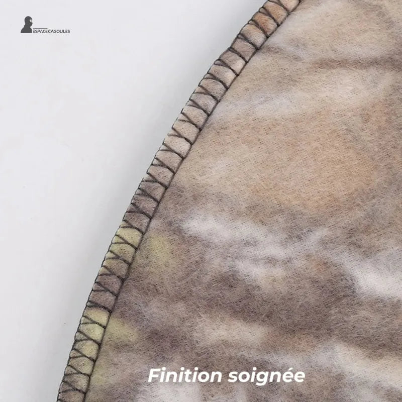 Cagoule polaire camouflage chasse gros plan sur finition soignée des coutures résistantes