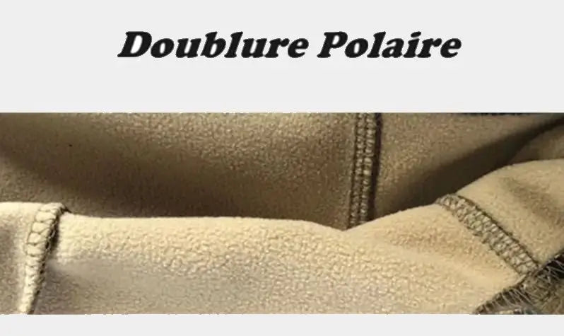 Zoom sur la doublure intérieure en polaire de la cagoule polaire camouflage beige, offrant un confort thermique optimal pour les conditions hivernales et les activités en plein air.