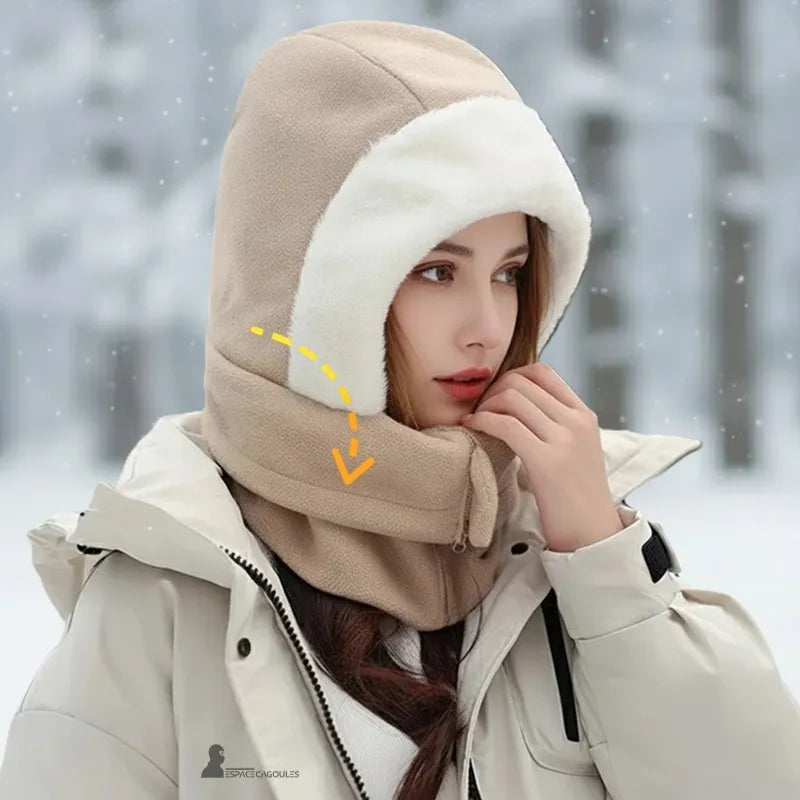 Cagoule femme polaire a zip frontal beige retournée, démontrant sa doublure chaude et sa conception 3 en 1 - Espace Cagoules