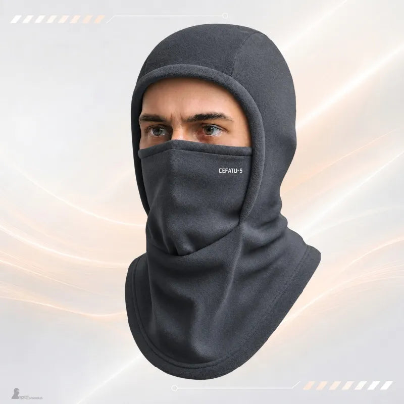 Cagoule polaire gris anthracite portée avec masque facial relevé et protection intégrale du cou - Espace Cagoules