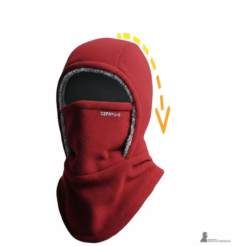 Passamontagna polare - Passamontagna polare rossa con cappuccio ripiegabile verso l'indietro, parte facciale in posizione, vista studio - Spazio Passamontagna