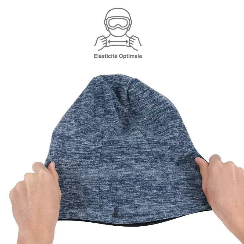 Grå skidbalaklava för pojkar som visar optimal elasticitet och hålls med båda händerna av en användare - Espace Cagoules