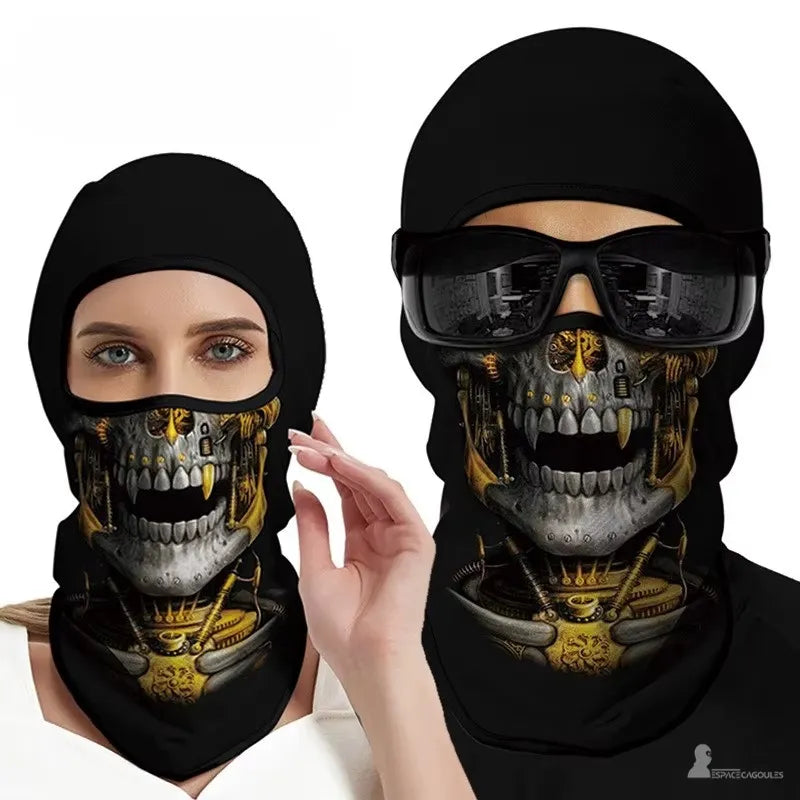 Cagoule squelette à motif crâne mécanique doré portée par une femme de face et un homme avec lunettes - Espace Cagoules