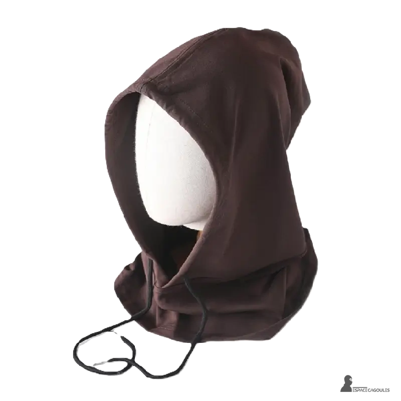 Cagoule streetwear dark brown en coton, sobre et élégante, mise en avant sur mannequin blanc pour style urbain classique et polyvalent