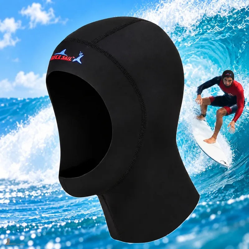 Cagoule surf 1mm en néoprène noir fin, vue portée par un surfeur sur une vague - Espace Cagoules