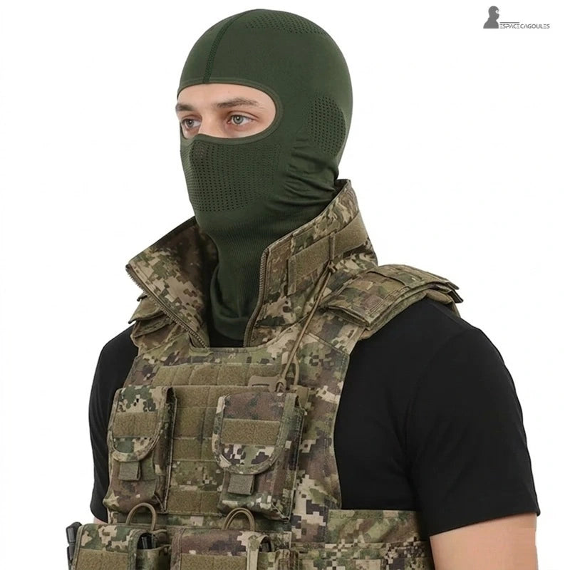 Taktische Sturmhaube aus dehnbarem technischem Material in olivgrün, Form mit 1 Loch und perforierter Mundzone, Dreiviertelansicht - Bereich Sturmhauben