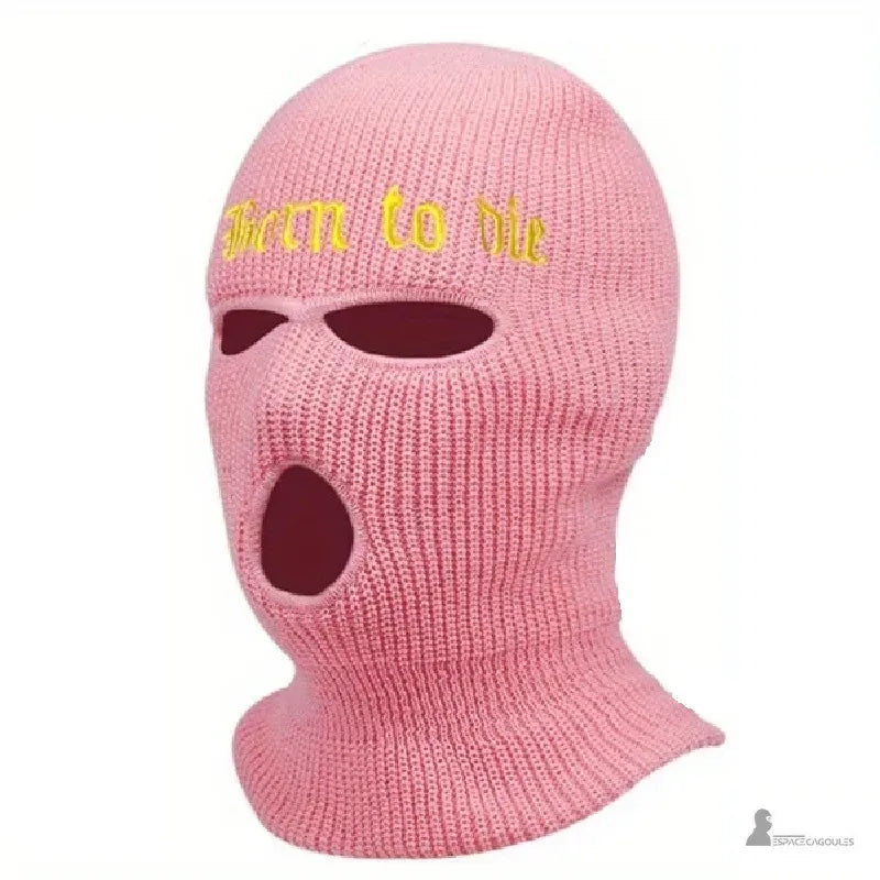 Cagoule tricot rose vive à trois ouvertures avec broderie Born to die en gros plan sur fond blanc