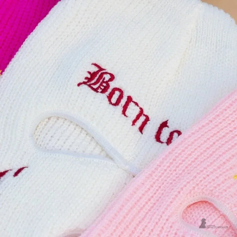 Cagoule tricot détail sur plusieurs couleurs rose vert blanc avec broderies Born to die visibles