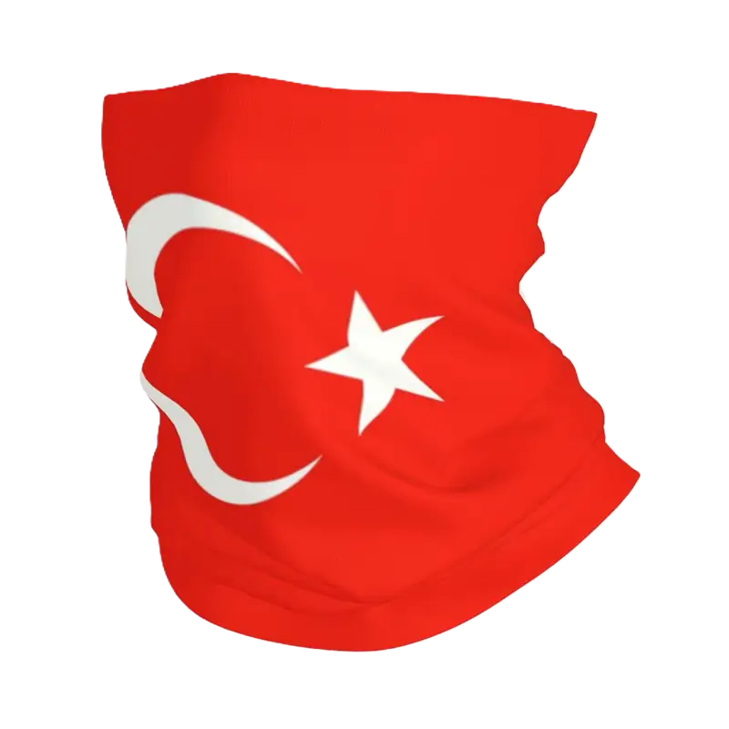 Cagoule Turquie rouge en tissu extensible, illustrée sous forme de tour de cou flottant, avec le croissant de lune et l’étoile blanche du drapeau turc. Accessoire multifonctionnel pour se protéger du vent et du froid.