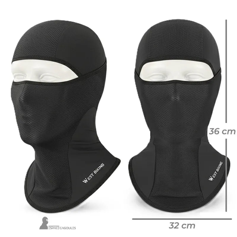 Cagoule Vélo été respirante noire présentée avec mesures 36 cm sur 32 cm, dimensions adaptées au cyclisme