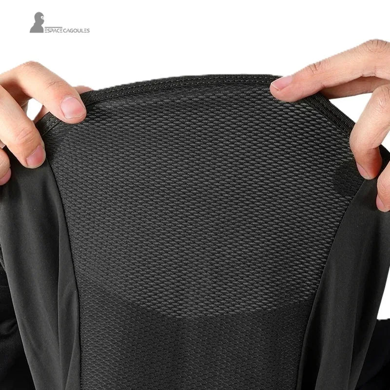 Cagoule Vélo été respirante zoom sur zone buccale en maille pour respiration facilitée, confort sous casque vélo