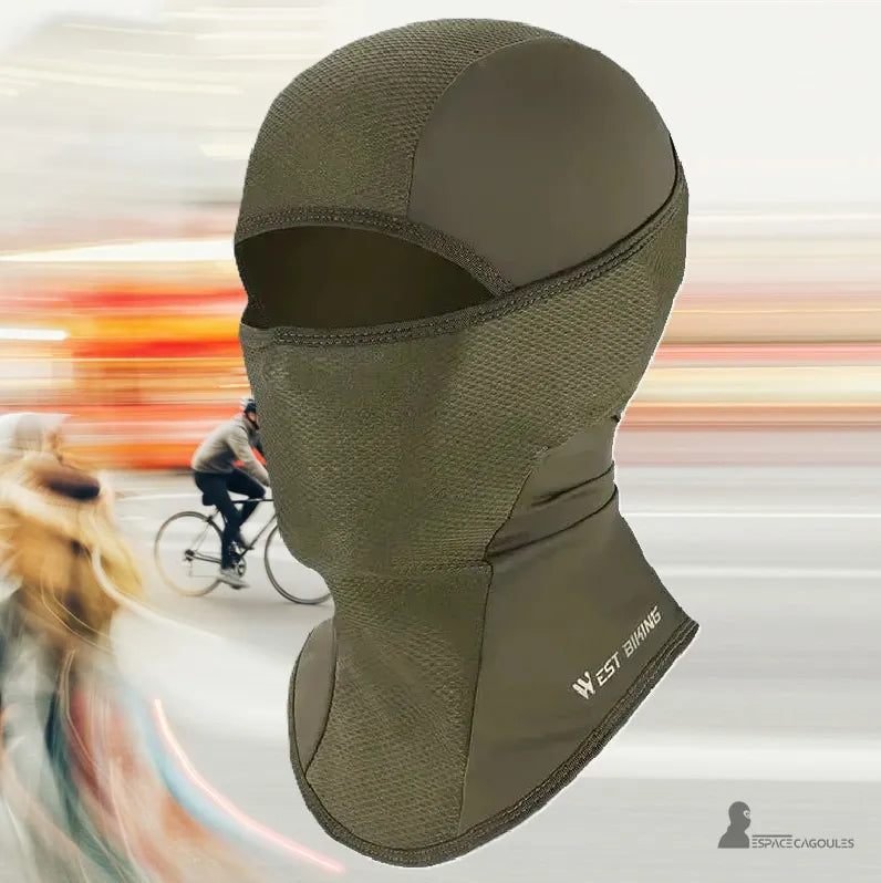 Cagoule Vélo été respirante couleur kaki isolée sur fond flou urbain, protection légère et respirante pour cyclistes