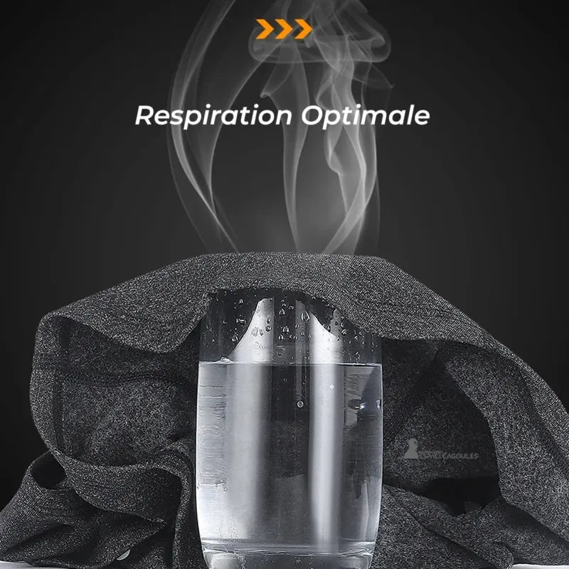 Cagoule vélo grand froid tissu respirant avec vapeur montrant respiration optimale et confort sous casque