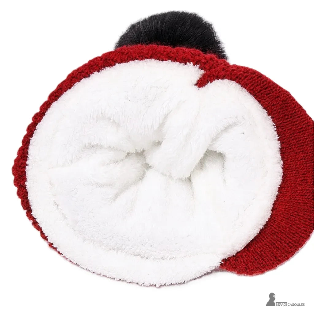 Casquette bonnet enfant rouge avec doublure polaire blanche douce et chaude, vue intérieure de la texture