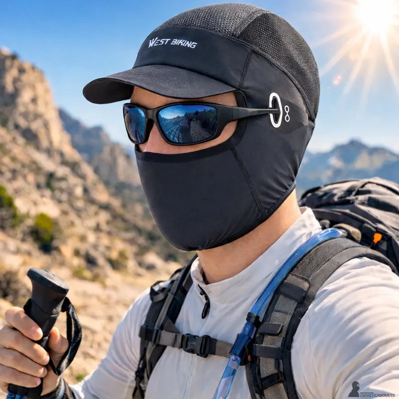 Casquette cagoule été portée par un randonneur avec lunettes de soleil et sac à dos dans un paysage montagneux ensoleillé, vue de profil – Espace Cagoules