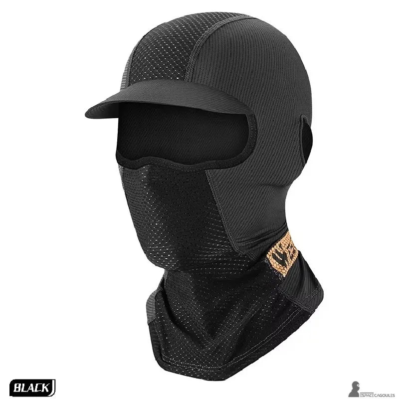Casquette cagoule homme noire avec visière courte et partie faciale micro-perforée présentée sur fond neutre vue de trois-quarts - Espace Cagoules