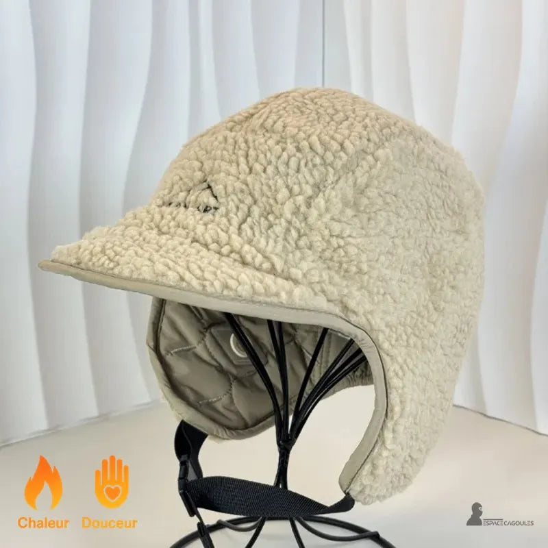 Casquette Chapka matelassée polaire beige intérieur, visière structurée et texture douce, présentation studio - Espace Cagoules