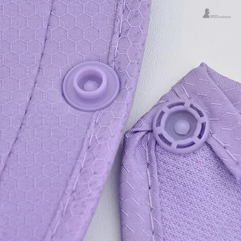 Close-up of the snap buttons securing the face mask of the pink women's safari cap - Cagoules Space
