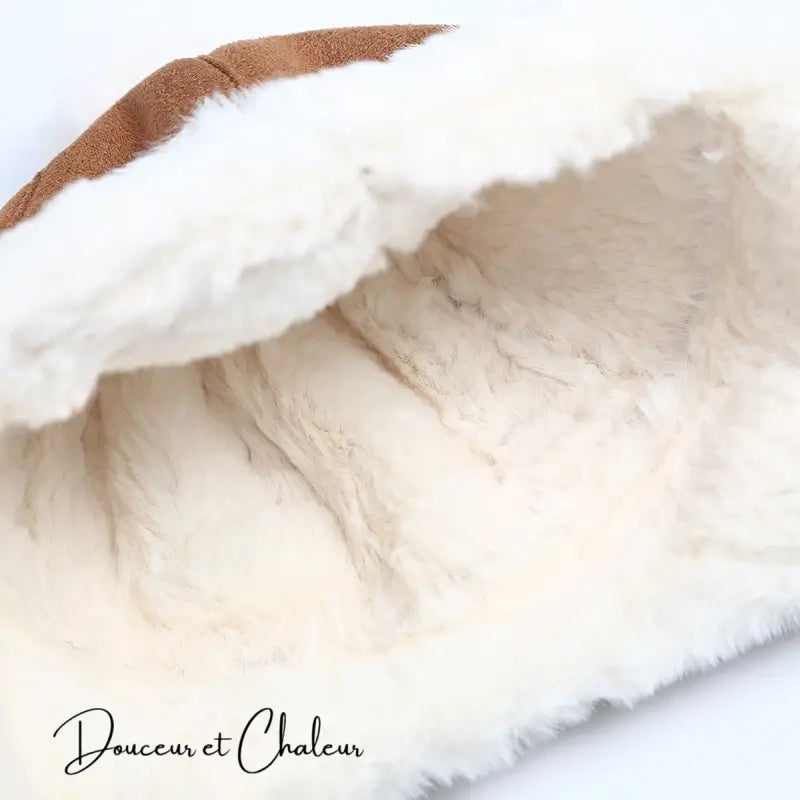 Zoom in on the ultra-soft white faux fur interior of a Children's Chapka, offering optimal warmth and comfort to face the cold of winter.