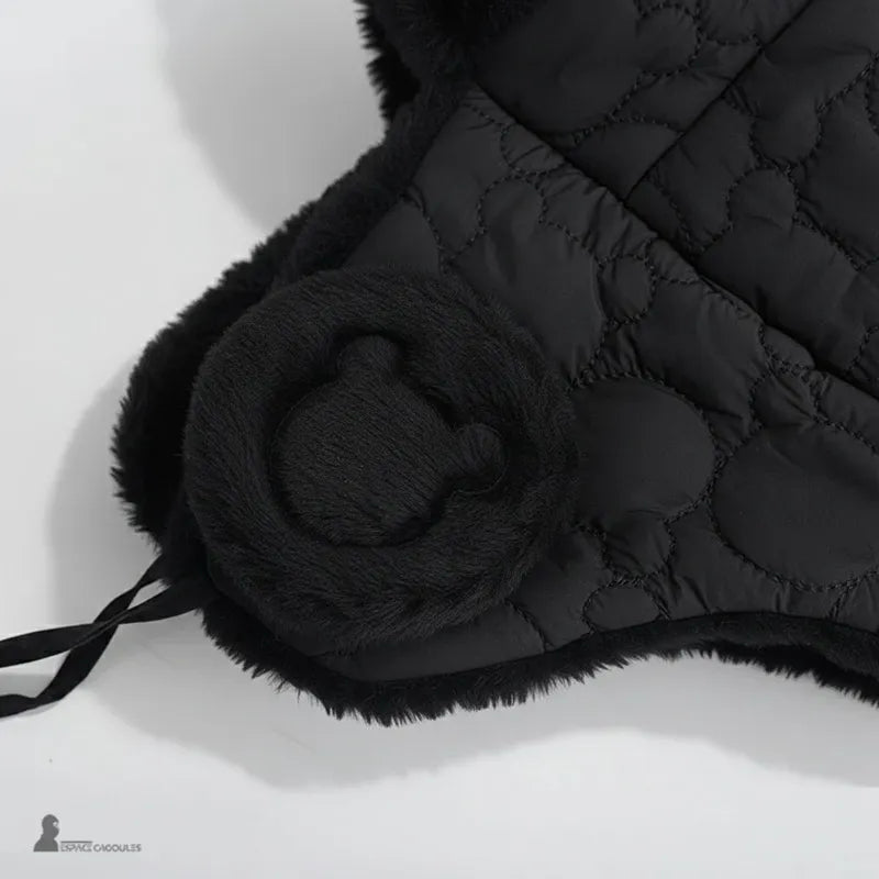 Chapka garçon noire avec rabats d’oreilles fourrés et motif décoratif en forme d’ours, protection maximale contre le froid – Espace Cagoules