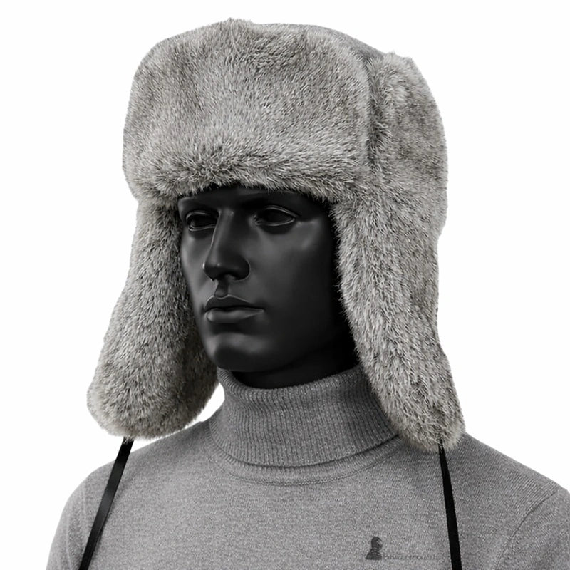 Chapka Russe grise pour homme portée sur mannequin noir mat avec oreillettes abaissées - Espace Cagoules