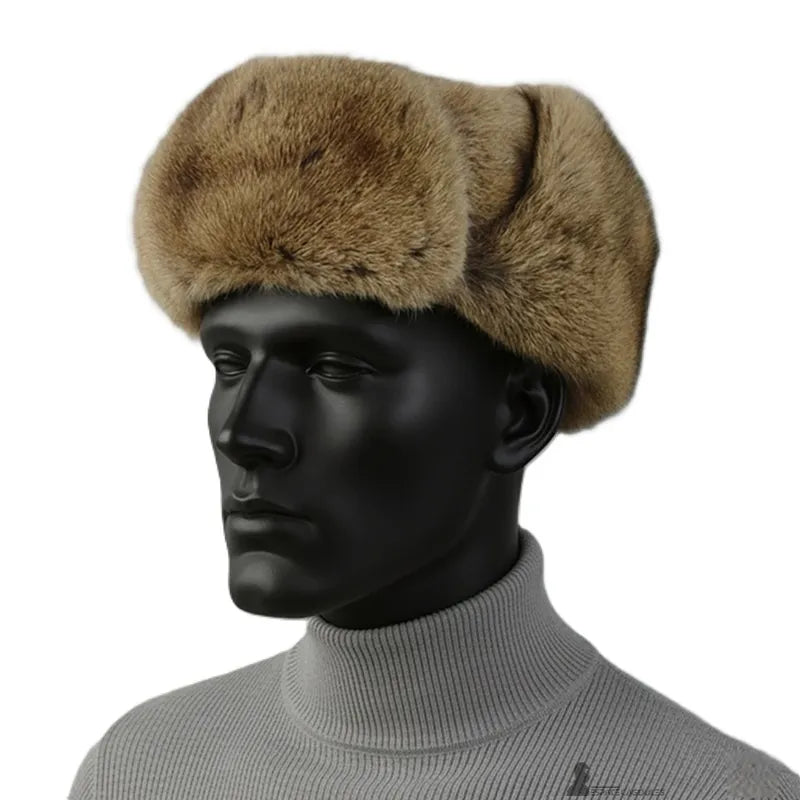 Chapka Russe brune pour homme portée sur mannequin noir mat en pull gris, vue de trois quarts