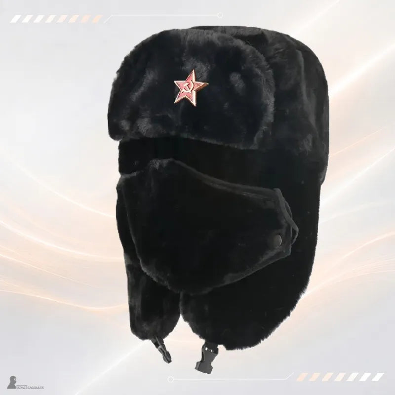 Chapka soviétique noire en fourrure avec insigne étoile rouge et masque facial rabattu, vue de face sur fond clair - Espace Cagoules