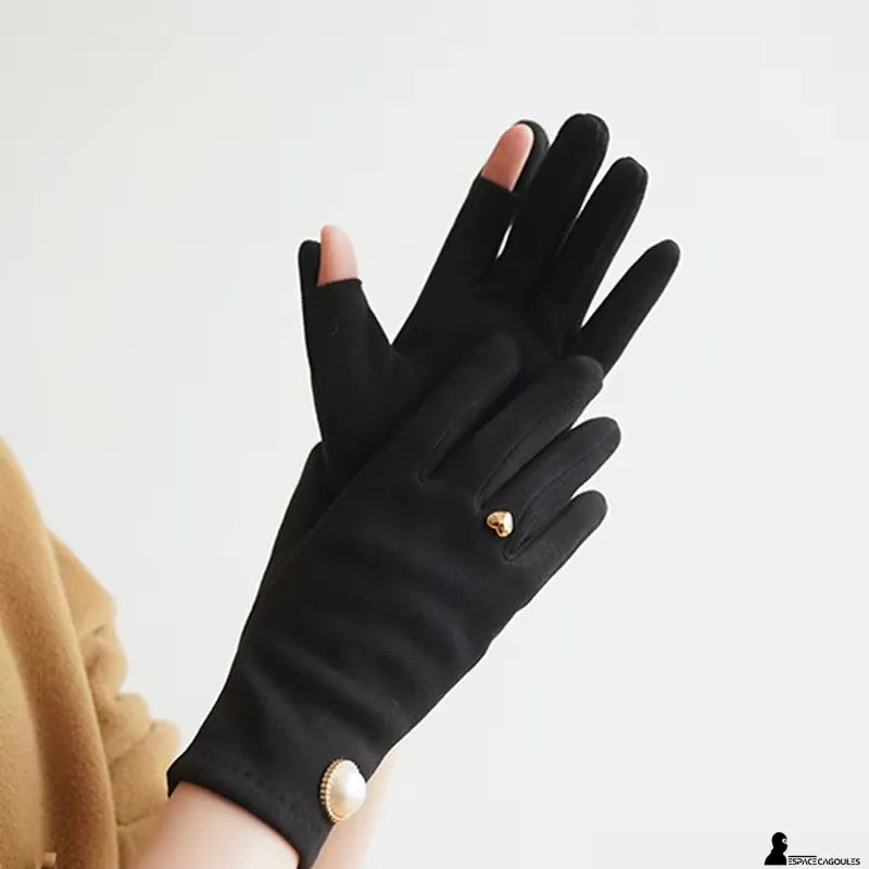 Damen Winterhandschuhe in Schwarz, schick, mit Touchscreen-Funktion an den Fingern, fünf Finger Form und taillierte Passform, geeignet für die urbane Winterzeit - Espace Cagoules
