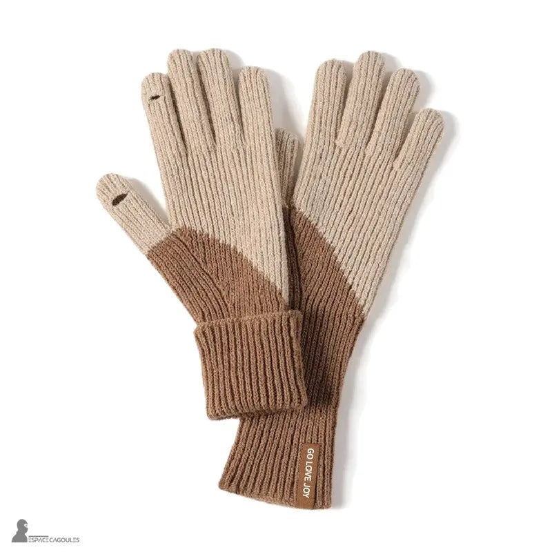 Damenlange Handschuhe aus synthetischer Faser, feine Maschen in Khaki und Haselnuss, verlängerte Form, Vorderansicht auf weißem Hintergrund, die Farbkombination illustrierend – Cagoules Raum