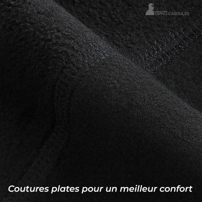Meilleure Cagoule Moto zoom sur les coutures plates pour un confort optimal sous le casque