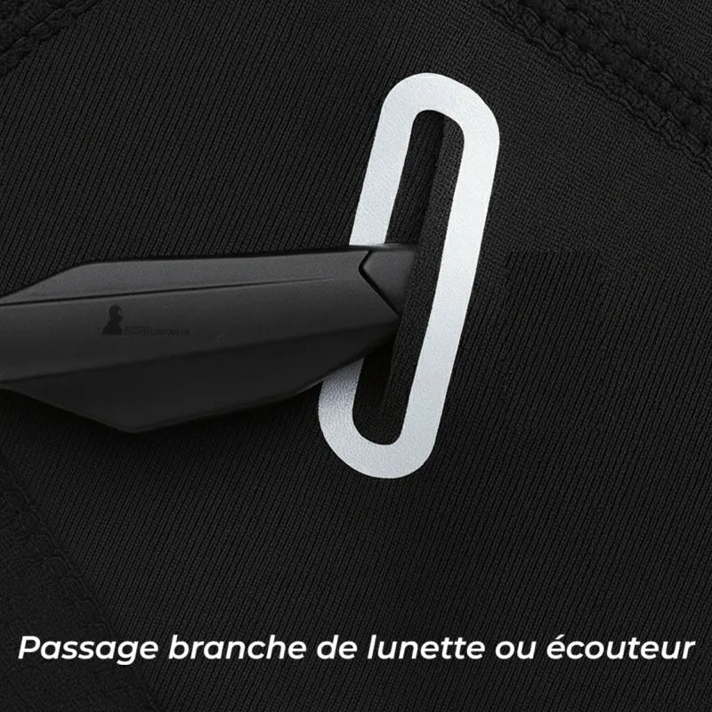 Cagoule homme moto détail du passage latéral pour branche de lunettes ou écouteur dans le tissu noir – Espace Cagoules