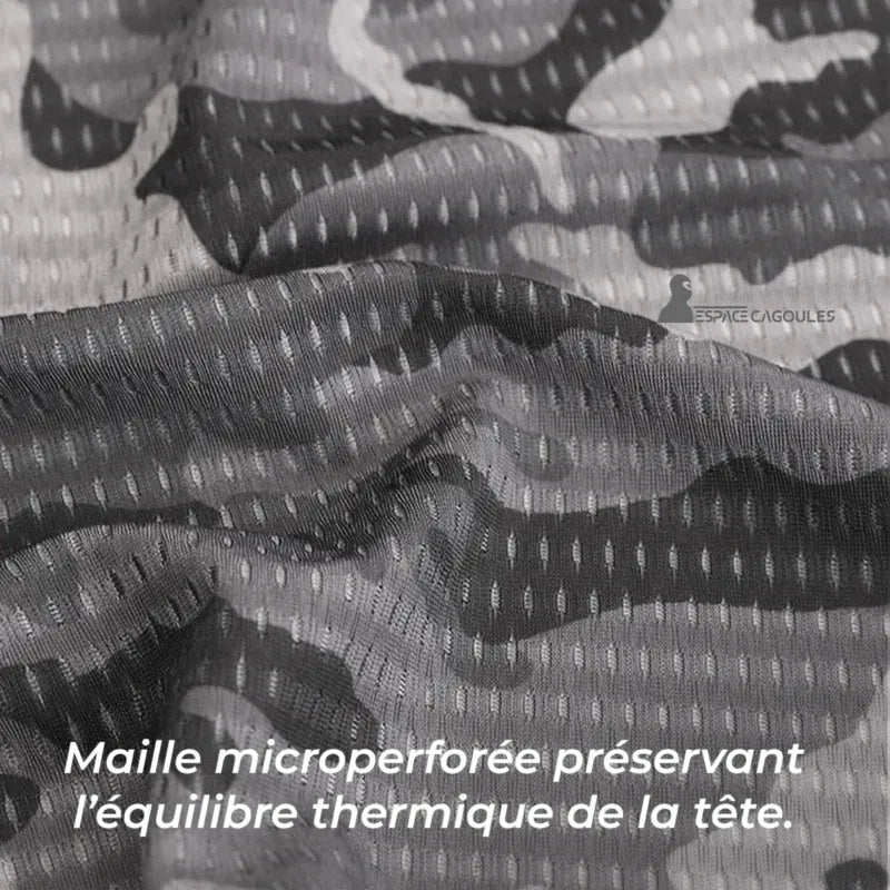 SommarhjÀlm, zooma in pÄ det mikroperforerade nÀtet i sommarhjÀlmens skal, som erbjuder optimal hygien och exceptionell andningsförmÄga.