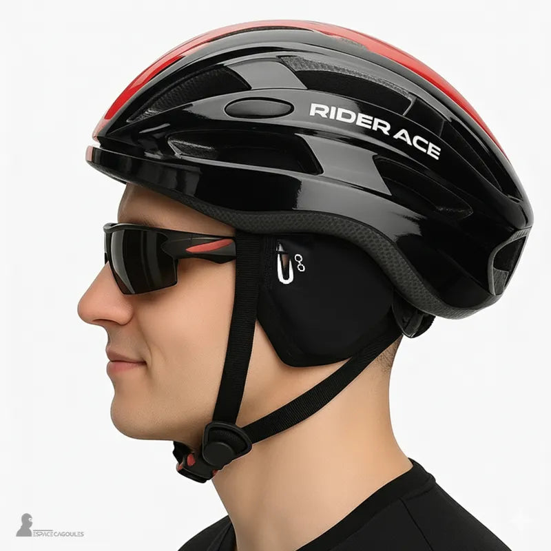 Sous casque vélo route noir porté par homme sous casque de vélo rouge et noir, garantissant isolation thermique et confort respirant pendant les sorties route