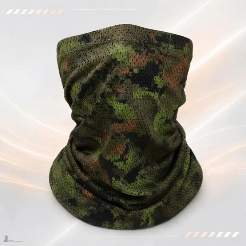 Tour de cou camouflage vert forêt en maille respirante, vue de face sur fond clair - Espace Cagoules