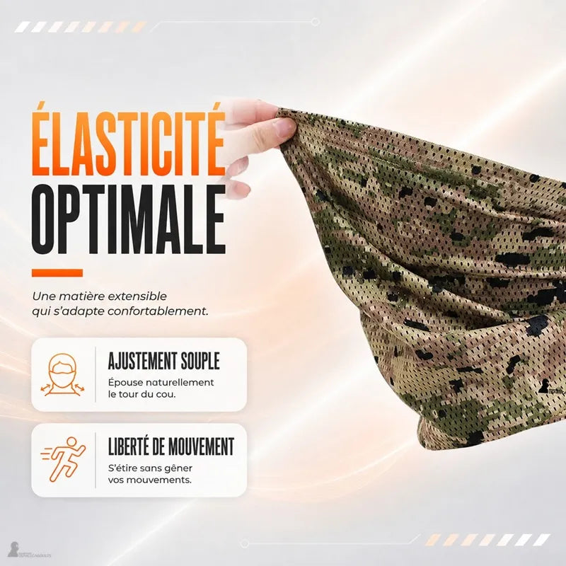 Main étirant le tour de cou camouflage multicam pour montrer l'élasticité de la matière extensible - Espace Cagoules