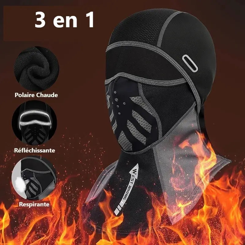 Cagoule pour moto 3 en 1 en polaire chaude, noir et gris, avec design réfléchissant et zones respirantes, présentée avec des flammes symbolisant sa protection contre le froid extrême.