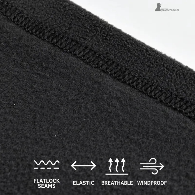 Bonnet cagoule black avec coutures plates flatlock, tissu respirant, élastique et coupe-vent montré en gros plan Espace Cagoules